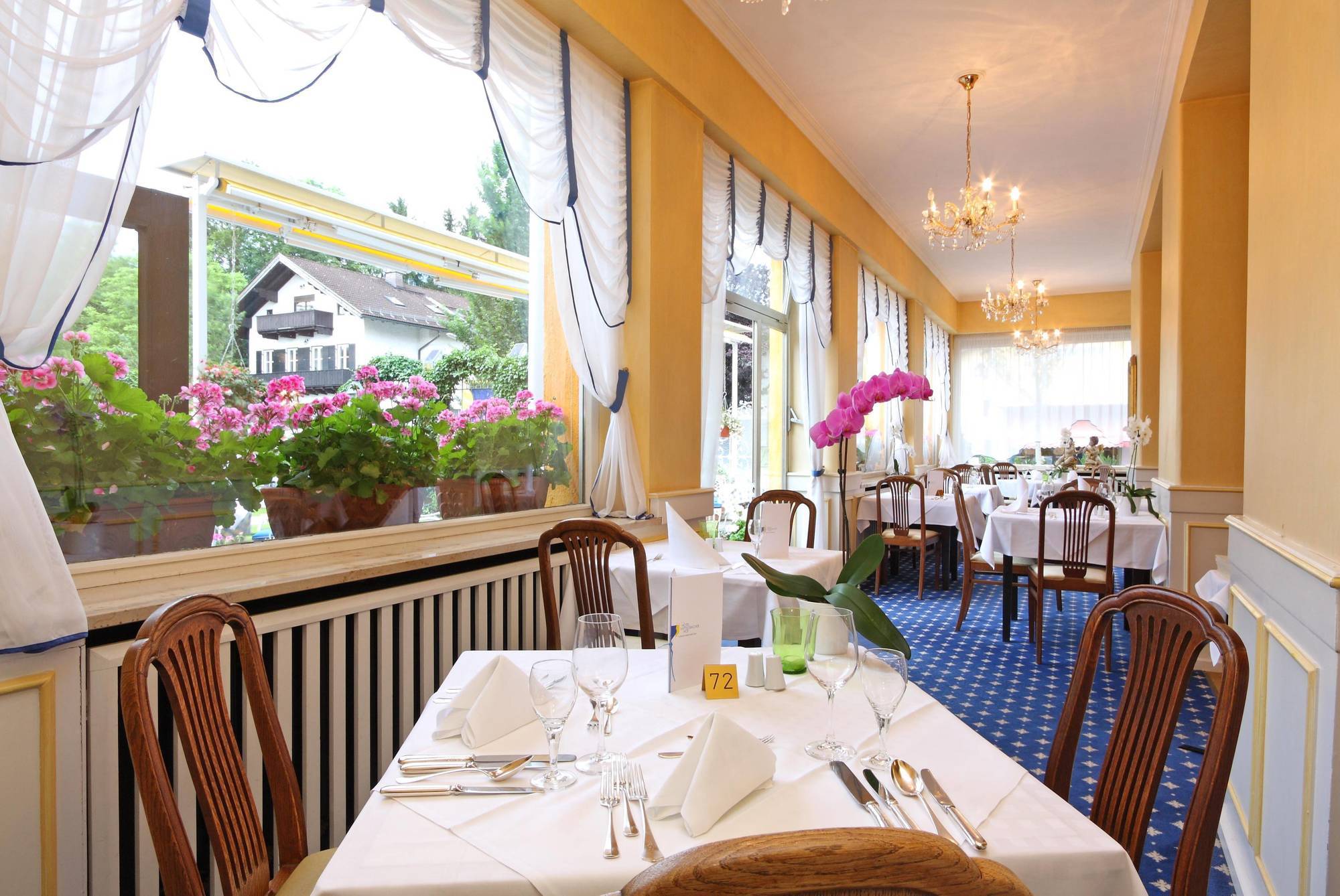 ヴィッテルズバッハー ホフ スイス クオリティ ホテル ガルミッシュ・パルテンキルヒェン レストラン 写真